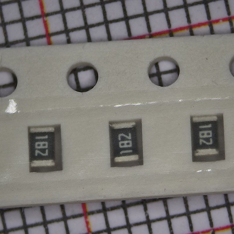 RC0805JR-071K8L