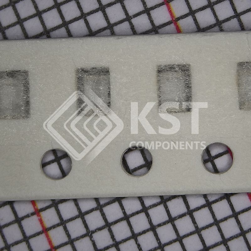 RC0805JR-07820RL